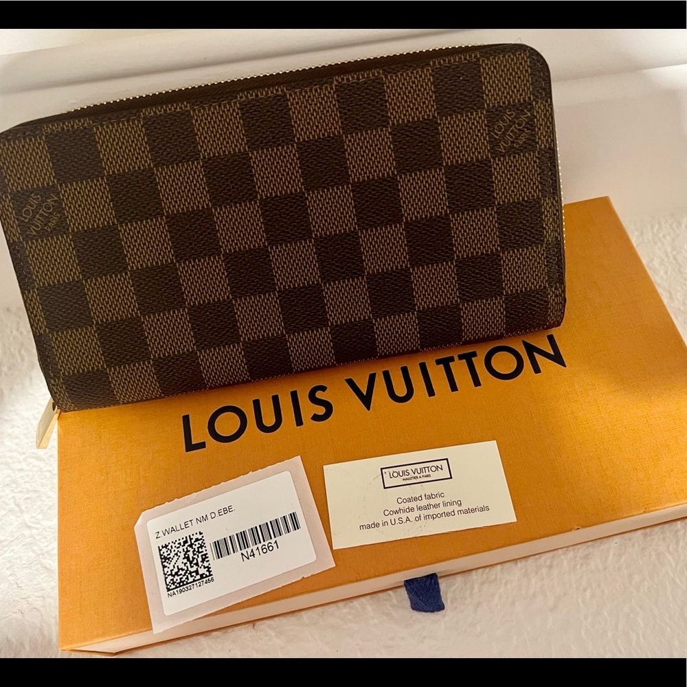 Louis Vuitton zippy wallet damier